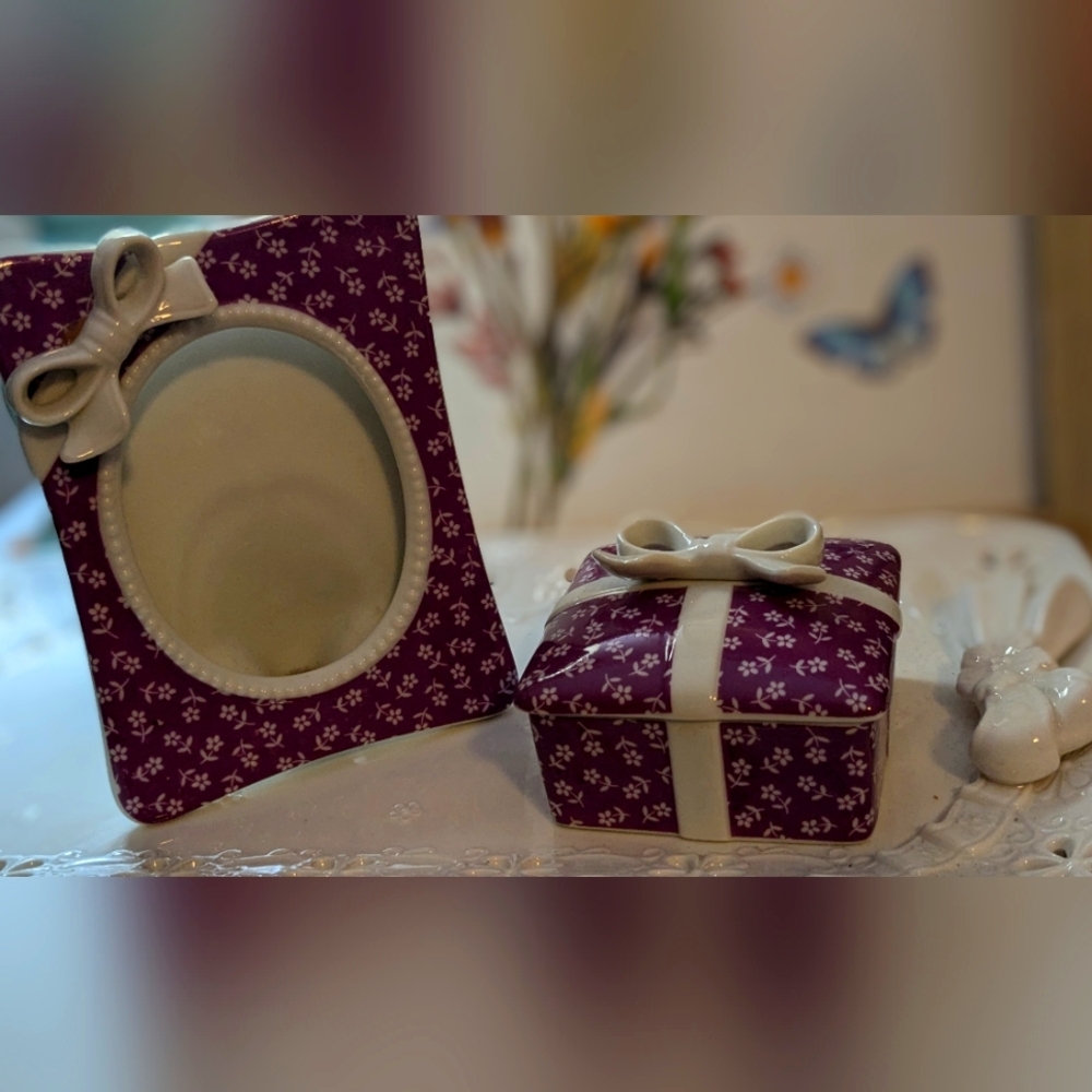 Vintage Ceramic Bow Frame and trinket box Made in Japan